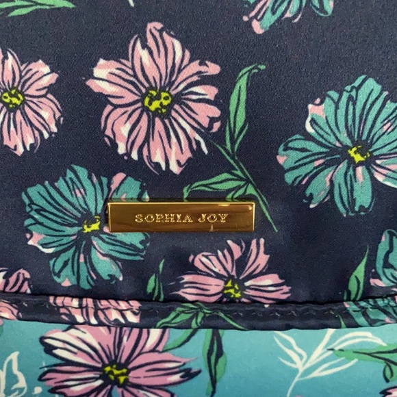 Sophia Joy Cosmetics Valet - Picture 8 of 8